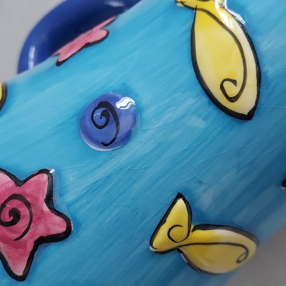 CHICAGO Souvenir Mug Hand-Painted & Embossed Design - Picture 9 of 9